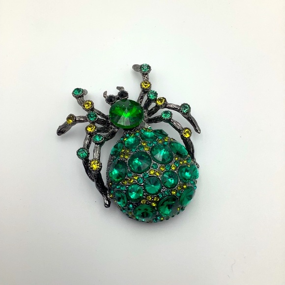 🎄🎄Creepy Green Gem Spider Brooch - Picture 2 of 3